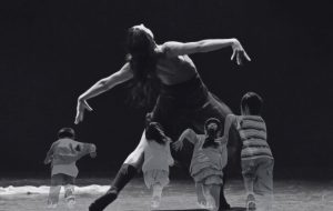 “Ciò che resta: Storia di una madre da Gaza”. Al teatro ExFadda una performance che parla al cuore più che alla politica