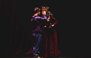 Tutte le sere del mondo: Giovedì 27 novembre (H)AMLETO al Nuovo Teatro Verdi di Brindisi