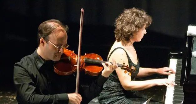 Armonie Intrecciate: Sabato 8 il Duo Arena–Munafò al Santa – Spazio Culturale