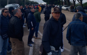 Luperti accanto ai lavoratori delle imprese dell’indotto della centrale Enel: “Gli addetti allo scarico del carbone senza tutele. Adesso occorre l’impegno di tutti”