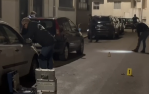 Sparatoria al rione Sant’Angelo: 44enne gambizzato e inseguito in strada. Almeno quattro colpi esplosi