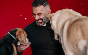 Da oggi è in radio “Resta qui è Natale” il nuovo singolo di Don Cosimo Schena