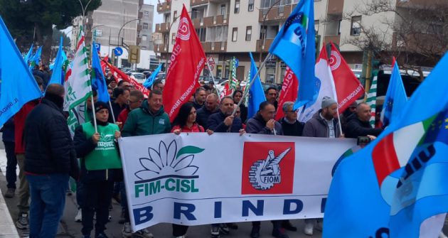 Brindisi, corteo unitario per l’indotto Enel: sindacati compatti, cresce l’allarme occupazionale