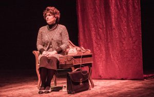 Sara Bevilacqua torna su un palco di Brindisi: giovedì 4 dicembre “La Stanza di Agnese” al Teatro Don Bosco