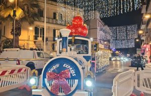 Una favola di Natale che attraversa Brindisi: solidarietà e cura da C.R.A.P. Helios e Valigia degli Eventi