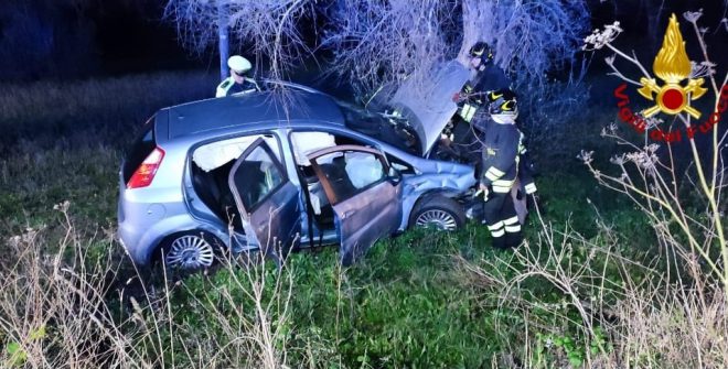 Incidente sulla Mesagne–Latiano: auto finisce fuori strada, due feriti