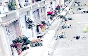 Cimiteri assaltati nel Brindisino: ondata di profanazioni tra furti e devastazioni