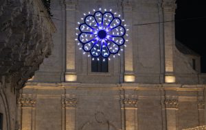 Luci e spazio urbano: a Brindisi le “Vie dei Rosoni”