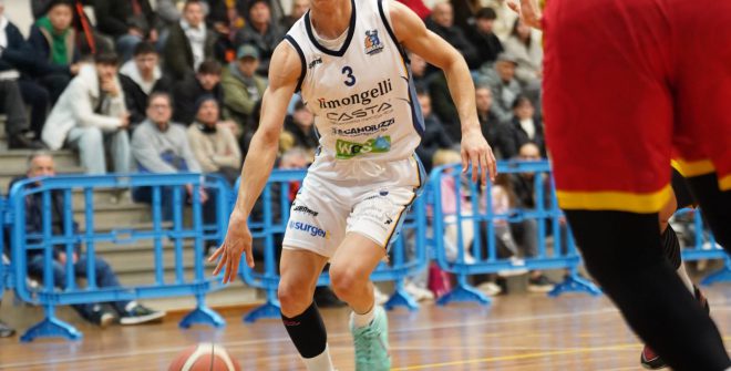 La Dinamo regge l’urto e supera Messina 70-63 conquistando la decima vittoria casalinga