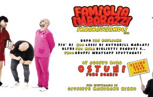 Mandrake a Ostuni chiude il tour “Famiglia Imbarazzi”. Appuntamento il 7 agosto 2026 al Foro Boario