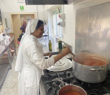 Mesagne. Lo staff della RSA Suore Antoniane al servizio degli ospiti della Casa di Zaccheo