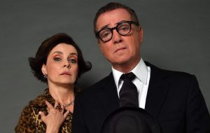 Il cinismo si fa risata: “Il Vedovo” sbarca al Teatro Kennedy di Fasano