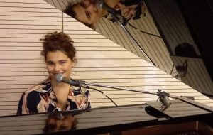 Maria Elena, la giovane cantautrice brindisina al Sanremo Juke Box Tour: si esibirà a Casa Sanremo