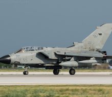 Brindisi, spariti 2.500 componenti di jet militari: indagine per peculato, spunta la pista Brasile