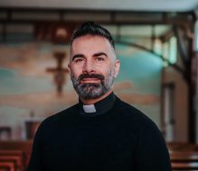 Ekoclub: Don Cosimo Schena presenta il libro “Da quando ti ho trovato – storia di amore, fede e amicizia”