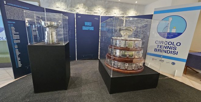 Trophy Tour 2026 a Brindisi: in mostra Davis Cup e Billie Jean King Cup ma il Comune resta assente