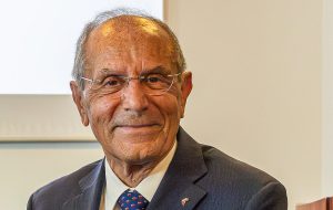 Il Prof. Schittulli presenta a Francavilla Fontana il libro “Una vita per vincere il cancro”