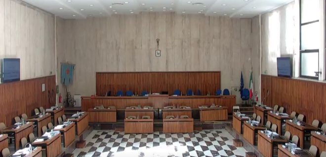 Ci risiamo: tutto si risolve nel giro di poltrone comunali. Di Vincenzo Albano