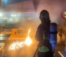 Brindisi, incendio nella notte al bar Mignon: danni al dehors, indagini in corso