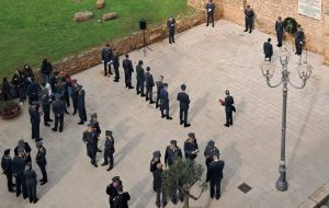 Domani le panchine di Piazza Sottile De Falco torneranno al proprio posto