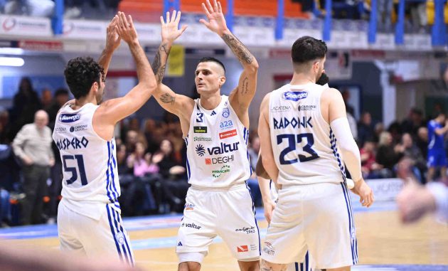 Brindisi vince una battaglia senza esclusione di colpi contro Rieti