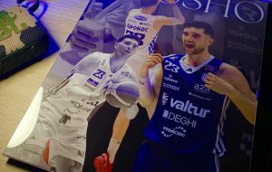 Brindisi, quando la passione diventa futuro: William Vitali racconta il basket attraverso la grafica