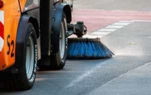 Per la prima volta a Ostuni parte lo spazzamento meccanizzato con divieto di sosta: al via la fase sperimentale