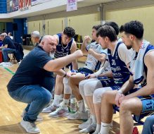 La Dinamo accelera dopo l’avvio e dilaga a Mola: 61-79 al PalaPinto
