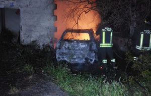 Ostuni, auto in fiamme nella notte in contrada San Giovanni