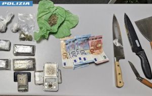In casa oltre 600 grammi di hashish: in arresto coppia di giovani