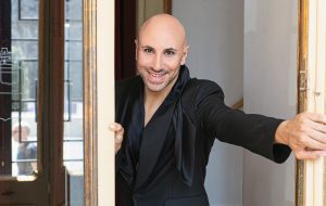 Vincenzo De Lucia al Verdi di Brindisi: speciale promozione per lo spettacolo