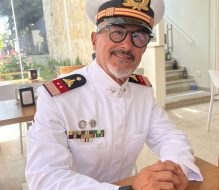 Doppio traguardo per il Primo Luogotenente Francesco Fersini: a 60 anni ammaina l’ultima bandiera dopo una vita in Marina