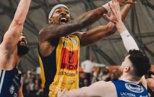 Brindisi prima perde la bussola poi rimonta, ma Scafati è più lucida nei due minuti finali