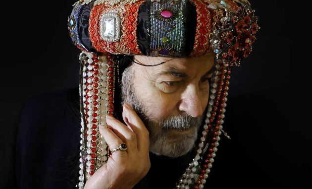 Il volto, la scena, la maschera: Patrizia in mostra al Verdi