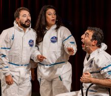L’universo spiegato a teatro: al Verdi la missione di “Crazy Space”
