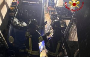 Incendio in un garage a San Pietro Vernotico, intervento dei Vigili del Fuoco
