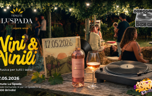 “Vini e Vinili” La Fiera del Disco alle Tenute Lu Spada: vino biologico, musica e territorio lungo l’Appia Antica