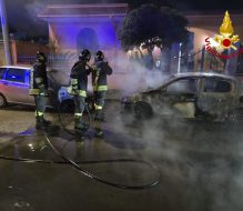 Cellino San Marco, auto in fiamme nella notte in via Madonna dell’Alto: danneggiato anche un secondo veicolo