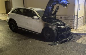 Auto del sindaco incendiata, numerosi attestati di solidarietà a Barletta: “Fatto inquietante, Villa Castelli non sia lasciata sola”