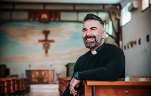 Don Cosimo Schena firma “L’eresia di Francesco”: il libro che restituisce San Francesco alla sua umanità