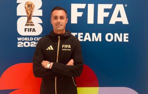 L’arbitro brindisino Marco Di Bello al Var di Corea-Repubblica Ceca per i Mondiali 2026