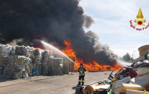 Incendio nell’impianto Monteco, il Cobas chiede chiarezza: “A rischio lavoratori e cittadini”