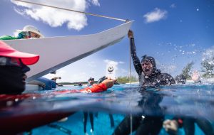 Il brindisino Stefano Maghelli riscrive la storia dell’apnea: doppio record del mondo alle Bahamas