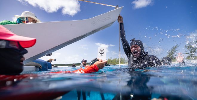 Il brindisino Stefano Maghelli riscrive la storia dell’apnea: doppio record del mondo alle Bahamas