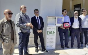 Il Torneo dei Rioni continua a sostenere “Brindisi Città Cardioprotetta”: inaugurato il settimo defibrillatore pubblico