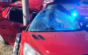 Incidente nella notte in via Punta Penne: tre feriti estratti dall’auto dai vigili del fuoco