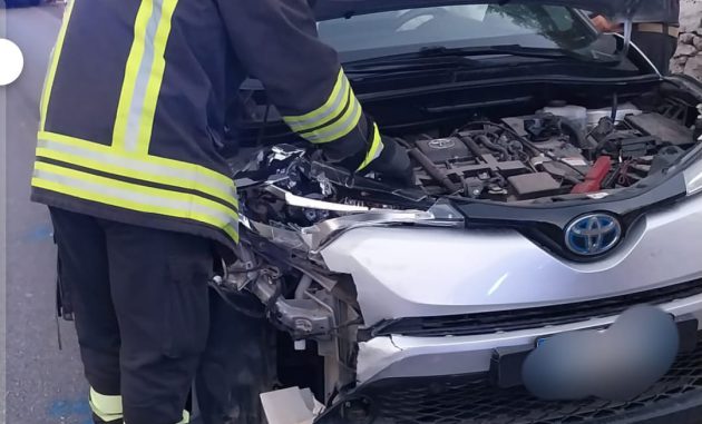 Ostuni, scontro tra due auto sulla provinciale 22: quattro persone affidate alle cure del 118
