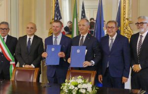 Brindisi al centro della diplomazia tecnologica: Italia e Usa firmano la Pax Silica, l’alleanza sulle tecnologie strategiche