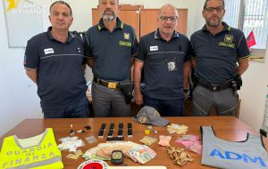 Porto di Brindisi, droga dalla Grecia: due tedeschi arrestati con centinaia di dosi