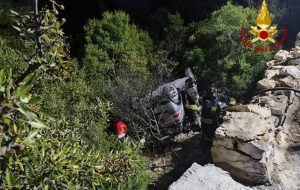 Auto fuori strada sulla Fasano-Selva, intervengono i Vigili del Fuoco